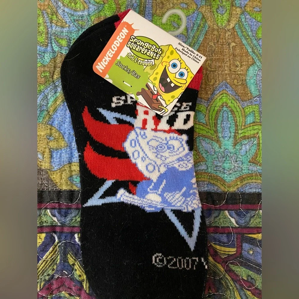 3 pr. of SpongeBob socks & 2 packs Defenders & 1 Galactic Battles make-it blocks